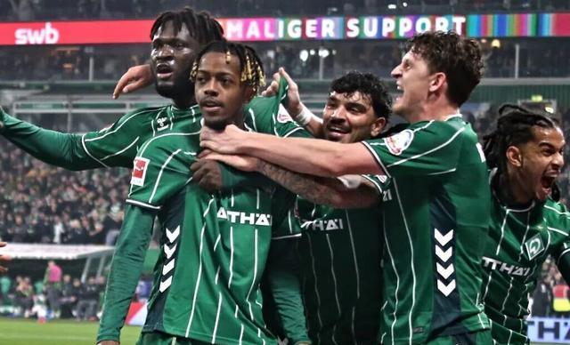 九游娱乐-德甲冲刺阶段走向成谜，尤文图斯队长鼓劲，引发热议，细节决定成败(尤文图斯为什么叫皮埃姆黑白)